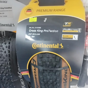Continental CrossKing/Protect Raceking Mountainking MTB Tire with aggressive tread pattern for off-road cycling.