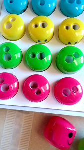 Chuốt chì 2 lỗ nhiều màu mặt cười GuangBo XB35017