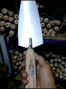 Cetok Semen Tukang Bangunan Lancip 25cm bahan semi baja