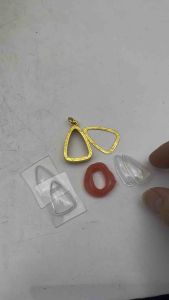 กรอบพระ พับหลัง ชุปทองไมครอน  ทรง สามเหลี่ยม Number 110