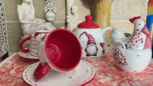 Bộ ấm và tách kèm dĩa lót hũ đựng đường ông già noel hoạ tiết giáng-Set of teapots and cups with saucers Santa Claus sugar jar with Christmas motifs