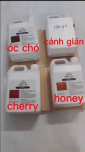Màu lau gỗ kèm khăn lau giúp hiện vân gỗ tạo màu mới cho gỗ