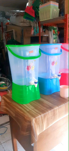 Dispenser plastik air minum sedang 12 liter / wadah jual minuman kran / toples kran milk shake / barel / water dispenser / galon kran / tempat es teh sirup / teko kran / botol es