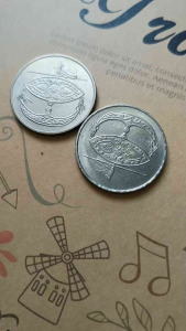 100% authentic Malaysia 2005 50 cent old coin X 2pcs fair condition *catalogue#0239 *Actual photo taken not from library photo Country: Malaysia Period: Federation of Malaysia 1967 - 2024 Coin type: Circulation coins Denomination: 50 sen