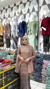 Kebaya Wisuda Modern: Desain Elegan & Nyaman