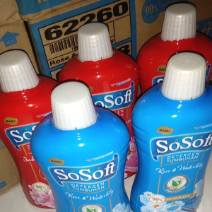 SoSoft Deterjen Cair 700 ml isi 2 botol