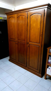 ผู้ชายขึ้น ตู้เสื้อผ้าไม้จริงยางพารา 3 บานเปิด / 177 CM