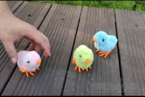 （SG STOCK) 2pcs Wind Up Chick Toy Cute Walking Clockwork Chicken for Kids / Baby Fun Toy /
