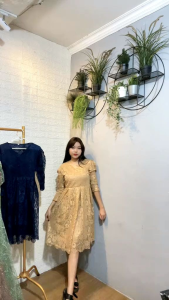 Dress Brokat Agnes Brukat Pesta: Gaya Natal & Acara Formal