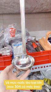 Vá múc nước lèo loại lớn inox 304 có móc treo cao cấp - Vá Múc Canh Inox Cán Dài Có Móc Treo Tiện Dụng