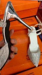 Giày sandan 9 phân gót nhọn chất nhũ quai đá 2023