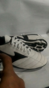 sepatu sepak bola putih pul 13 kulit sapi