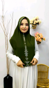Hijab Syari Ceruty Alya Swarovski Polos Elegan