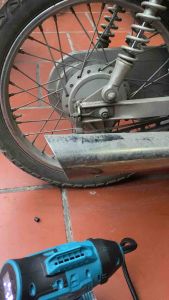 Máy bơm lốp ô tô dùng pin MAKITEC phổ thông 18-21V có cổng kết nối đầu tẩu ô tô máy bơm hơi không dây đa năng