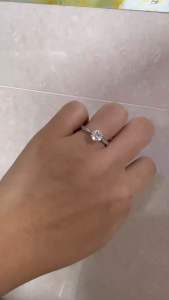 Reraya แหวนแถวฝังเพชร moissanite 1 กะรัต เงินแท้ 92.5% ชุบทองคำขาว14k-C7567