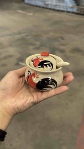 APPN (1เซ็ทแบบ2ใบ มีคลิปรีวิว) ถ้วย ถ้วยใส่เครื่องปรุง ถ้วยพริกน้ำปลา ถ้วยน้ำปลาพริก ถ้วยใส่น้ำตาล ตราไก่ ตราไก่แท้ มีฝาปิดกันฝุ่น มีช้อนให้ครบ วัสดุเซรามิก ไซส์S เบอร์3“ ตกแต่งบ้าน ร้านอาหาร คาเฟ่ ภัตตาคาร โรงแรม สินค้าพร้อมจัดส่ง (1246221219)