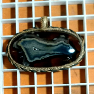 LIONTIN NATURAL BATU MOTIF CALSEDONE