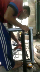 JENDELA ALUMINIUM KACA MODEL DOUBEL SWING MOTIF ORNAMEN UK T100xL100 komplit tinggal pasang