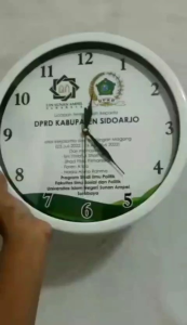 Ukuran diameter 30 cm Jam dinding kaca foto logo instansi sekolah partai kantor gift hadiah kado souvenir custom cewek cowok ultah ulang tahun natal pernikahan wedding wisuda graduation event doorprize KKN unik murah aesthetic