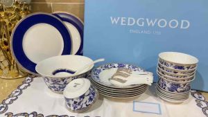Bộ sưu tập bát đĩa Wedgwood Hibiscus 28 món  -Wedgwood Hibiscus Dinnerware Collection 28-Piece