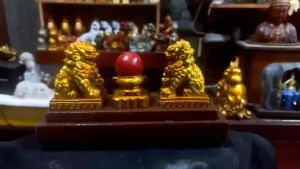 cặp kỳ lân chầu ngọc tuyệt đẹp mini + đế trái châu