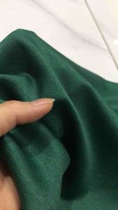 Vải Lụa Tằm Ướt (loại 1)màu xanh lá già dày vừa mềm rũ co giãn(khổ 1m5)may đầm váy áo kiểu áo dài đẹp sang