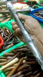 TONGKAT KOMANDO 2PROFIL BAHAN KAYU GALIH ASEM. BAHAN PADAT BERAT 240gram PANJANG 35CM. GALIH ASEM KAYU BERTUA. cocok buat komando anak sekolah