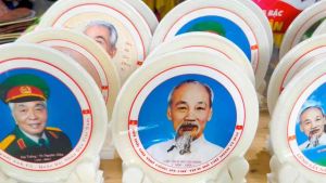 Ảnh đá Bác Hồ và Đại tướng Võ Nguyên Giáp kèm đế | Tranh đá ảnh lưu miệm tại Quê Bác