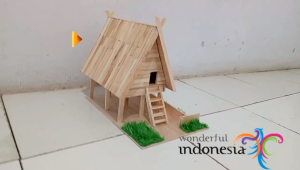 Miniatur Rumah Adat Tambi Sulawesi Tengah