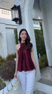 NOOZZSHOP 3511418 เสื้อผ้่าพลีทคลื่นๆ มีดอกไม้กลางคอหน้า ใส่กระดุมหยดน้ำคอหลัง