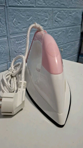 Setrika Listrik Miyako EL1000: Gosokan Pakaian Anti Lengket Murah