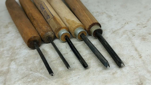 Coret Minimalis: Alat Tulis Praktis & Minimalis