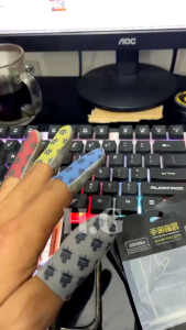 Sarung jempol gaming AP king V2 sudah responsif nyaman di pakai free sticker