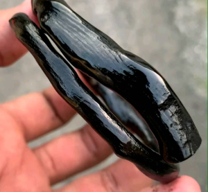 Gelang Hitam Akar Bahar: Aksesoris Fashion Pria Unik & Tahan Lama