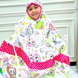 Mukena Anak Perempuan Motif Karakter Labubu Gambar Besar untuk Usia 2 Sampai 9 Tahun Dengan Sajadah Yang Bisa Dijadikan Tas