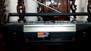 Cassette Sony CFS-W301S còn đẹp như hình zin nguyên bản.