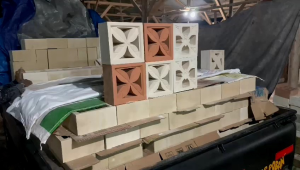 Roster beton minimalis varian motif warna putih abu merah dekorasi rumah dinding lubang angin modern