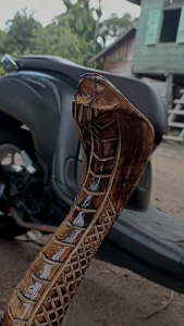 PERSNELING HANDLE MOBIL MOTIF ULAR UKIRAN KAYU