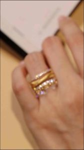 (Bebas beli 2 dapat bonus) COD C11 Cincin rumbai Tirai manik-manik retro Prancis bertatahkan berlian mewah titanium wanita