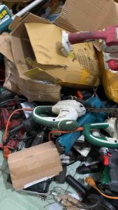 Máy cắt tỉa hàng rào tỉa cây cảnh Makita Nhật bãi 12 đã chuyển đế chân pin phổ thông lưỡi siêu sắc bén