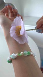 Morethanyoursee | Baby Green Bracelet สร้อยข้อมือลูกปัดแก้วมูราโน่ มุกน้ำจืดงานแฮนด์เมดทำมือ