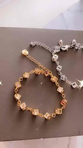Gelang Xuping CXA169: Gelang Bahan Stainless Desain Elegan
