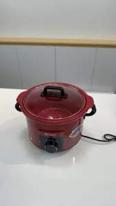 Nồi nấu chậm đa năng Raika RKSC-2.5S - Lòng nồi sứ giữ 100% chất dinh dưỡng nấu tự động cho bạn bữa ăn ngon