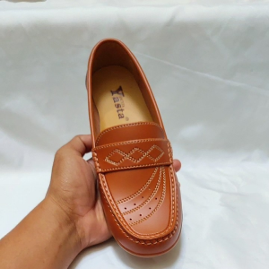 Sepatu Santai Kerja Santai Rempel Casual KRRL 04 Moca Oclia Yasta - Kulit Asli dengan Desain Terkini (Grosir, Eceran, dan Reseller)