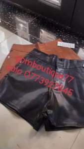 (MẪU MỚI) Quần Short Da Quần Soóc Rộng Ngoại Cỡ Cạp Cao Quần đùi da xẻ V cạp cao màu đen 3 size S M L