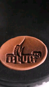 Sandal Jepit Kulit 100% Premium Sandal Pria Dewasa\\n\\n Apa Itu Sandal Jepit Berkualitas Tinggi?\\n\\nSandal jepit berkualitas tinggi adalah sepatu yang dirancang khusus untuk pria dewasa, terbuat dari bahan kulit premium 100%. Sandal ini memiliki keunggulan dalam hal kenyamanan, tampilan, dan daya tahan. Dengan menggunakan bahan kulit berkualitas tinggi, sandal jepit ini mampu memberikan pengalaman berjalan yang nyaman dan tampilan yang elegan.\\n\\n Keunggulan Sandal Jepit Kulit Premium Pria\\n\\nSandal jepit kulit premium pria memiliki beberapa keunggulan yang membuatnya menjadi pilihan tepat untuk pria dewasa:\\n\\n- **Kenyamanan**: Desain yang ergonomis dan bahan kulit berkualitas tinggi membuat sandal jepit ini sangat nyaman digunakan dalam jangka waktu lama.\\n- **Tampilan Elegan**: Bahan kulit berkualitas tinggi membuat sandal jepit ini memiliki tampilan yang elegan dan menarik perhatian.\\n- **Daya Tahan**: Bahan kulit premium 100% membuat sandal jepit ini memiliki daya tahan yang lebih baik dibandingkan dengan jenis sandal lainnya.\\n\\n Mengapa Memilih Sandal Jepit Desain Nyaman?\\n\\nMemilih sandal jepit desain nyaman sangat penting karena dapat mempengaruhi kenyamanan dan penampilan Anda saat beraktivitas. Dengan memilih sandal jepit yang dirancang khusus untuk pria dewasa, Anda akan mendapatkan pengalaman berjalan yang nyaman dan tampilan yang menarik.\\n\\n Sandal Jepit Kulit untuk Aktivitas Sehari-Hari\\n\\nSandal jepit kulit premium pria sangat cocok digunakan untuk aktivitas sehari-hari seperti bekerja, berolahraga, atau sekedar berjalan-jalan di taman. Dengan bahan kulit berkualitas tinggi, sandal jepit ini mampu memberikan kenyamanan dan tampilan yang elegan.\\n\\n Cara Memilih Sandal Jepit yang Tepat\\n\\nBerikut adalah beberapa tips untuk memilih sandal jepit yang tepat:\\n\\n- **Pertimbangkan Bahan**: Pilih sandal jepit yang terbuat dari bahan kulit berkualitas tinggi untuk mendapatkan kenyamanan dan tampilan yang elegan.\\n- **Pertimbangkan Ukuran**: Pastikan sandal jepit yang Anda pilih sesuai dengan ukuran kaki Anda untuk mendapatkan kenyamanan maksimal.\\n- **Pertimbangkan Desain**: Pilih sandal jepit dengan desain yang sesuai dengan gaya dan preferensi Anda.\\n\\n Tips Merawat Sandal Jepit Kulit\\n\\nBerikut adalah beberapa tips untuk merawat sandal jepit kulit:\\n\\n- **Bersihkan secara teratur**: Bersihkan sandal jepit kulit secara teratur dengan lap lembut atau sikat khusus untuk membersihkan debu dan kotoran.\\n- **Lindungi dari sinar matahari langsung**: Jangan biarkan sandal jepit kulit terpapar sinar matahari langsung untuk mencegah kerusakan pada bahan kulit.\\n- **Gunakan produk perawatan kulit**: Gunakan produk perawatan kulit khusus untuk menjaga kelembutan dan tampilan sandal jepit kulit Anda.\\n\\n Perbandingan Sandal Jepit Kulit dengan Jenis Lainnya\\n\\nBerikut adalah perbandingan antara sandal jepit kulit premium pria dengan jenis sandal lainnya:\\n\\n Kelebihan dan Kekurangan Sandal Jepit Kulit\\n\\n**Kelebihan**:\\n\\n- **Kenyamanan**: Desain yang ergonomis dan bahan kulit berkualitas tinggi membuat sandal jepit ini sangat nyaman digunakan dalam jangka waktu lama.\\n- **Tampilan Elegan**: Bahan kulit berkualitas tinggi membuat sandal jepit ini memiliki tampilan yang elegan dan menarik perhatian.\\n- **Daya Tahan**: Bahan kulit premium 100% membuat sandal jepit ini memiliki daya tahan yang lebih baik dibandingkan dengan jenis sandal lainnya.\\n\\n**Kekurangan**:\\n\\n- **Harga**: Sandal jepit kulit premium pria biasanya memiliki harga yang lebih mahal dibandingkan dengan jenis sandal lainnya.\\n\\n Alternatif Sandal Jepit untuk Pria Dewasa\\n\\nBerikut adalah beberapa alternatif sandal jepit untuk pria dewasa:\\n\\n- **Sandal Jepit Berbahan Sintetis**: Sandal jepit berbahan sintetis memiliki harga yang lebih murah dibandingkan dengan sandal jepit kulit premium pria, namun kenyamanan dan tampilan yang ditawarkan biasanya kurang baik.\\n- **Sandal Jepit Berbahan Plastik**: Sandal jepit berbahan plastik memiliki harga yang lebih murah dibandingkan dengan sandal jepit kulit premium pria, namun kenyamanan dan tampilan yang ditawarkan biasanya kurang baik.\n}