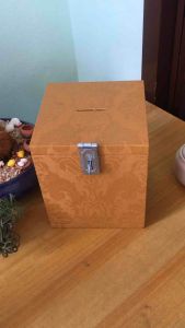 ถุงกระปุกออมสินไม้ลายหลุยส์ทอง 3D ขนาด 6x6x6 นิ้ว