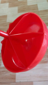 Máng heo con tập ăn 6 cánh/ Máng ăn cho heo con