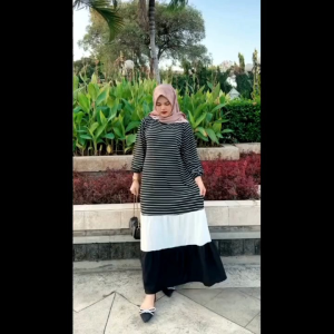 Gamis Yura Salur Hitam Putih: Bahan Adem & Desain Best Seller