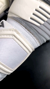 Sarung tangan kiper PGS TITANIUM terbaru sarung tangan kiper dewasa lengket terlaris